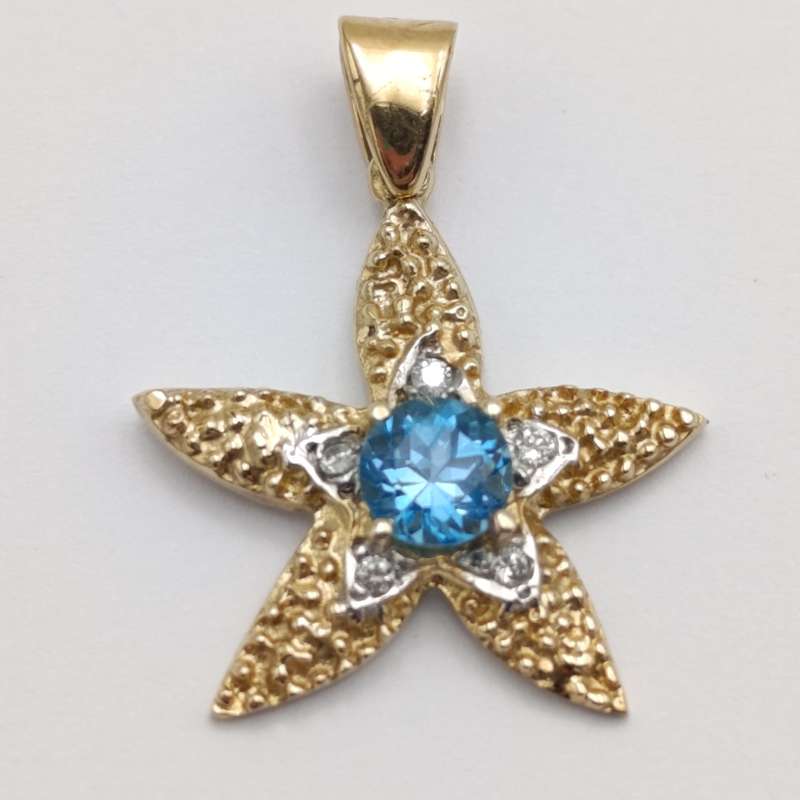 14kt Yellow gold starfish pendant with light blue topaz and small diamonds - weighs 3,2g