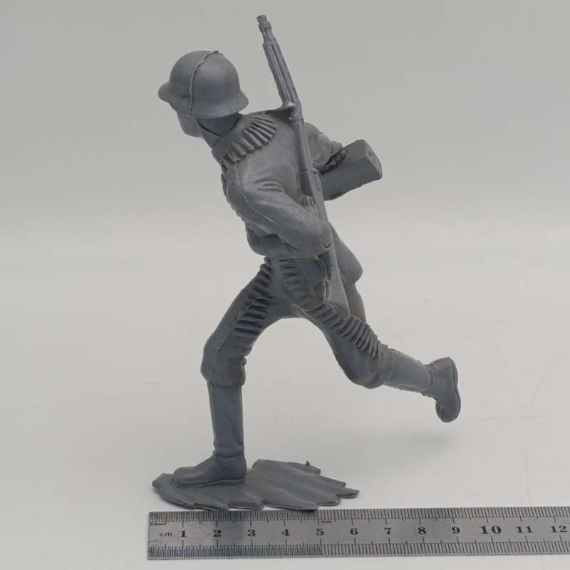 Marx Toys WW2 German toy soldier - 6 inch - rifle broken