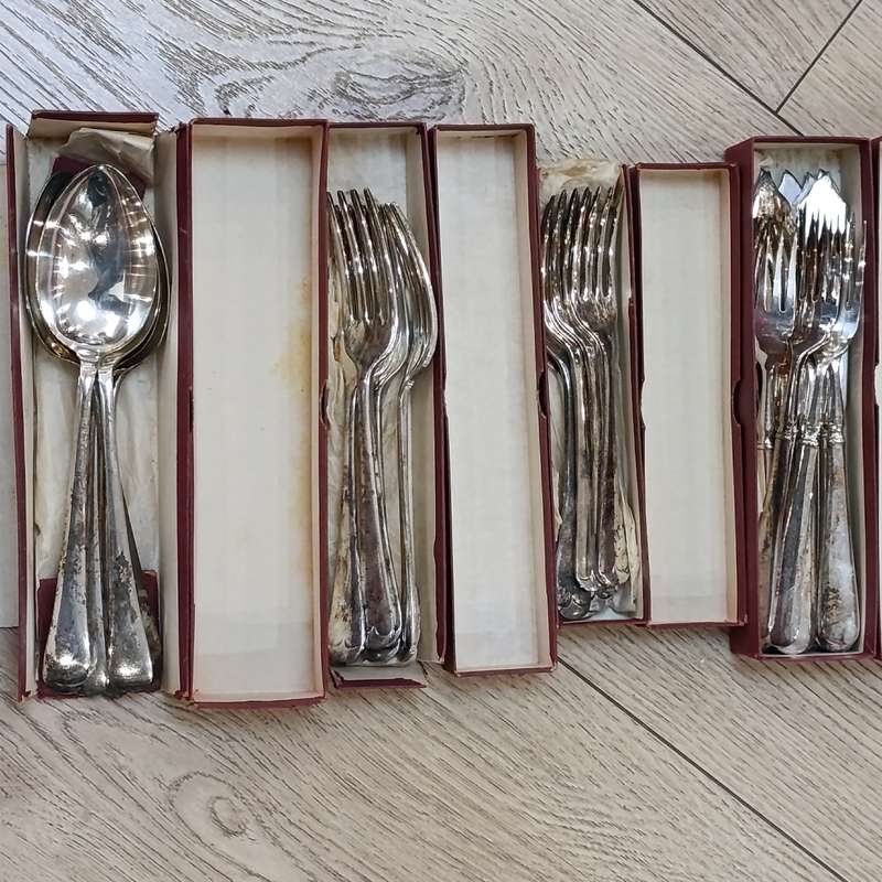 Silverplated 48-piece Dutchess set