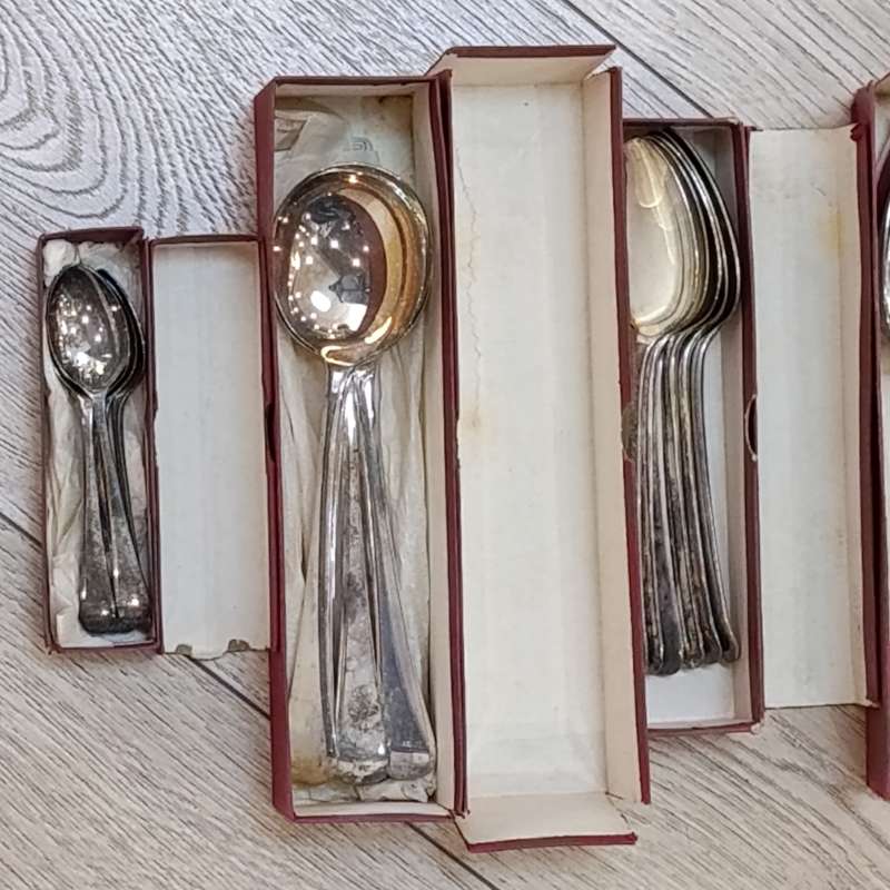 Silverplated 48-piece Dutchess set