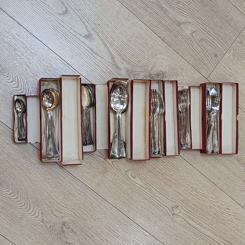 Silverplated 48-piece Dutchess set
