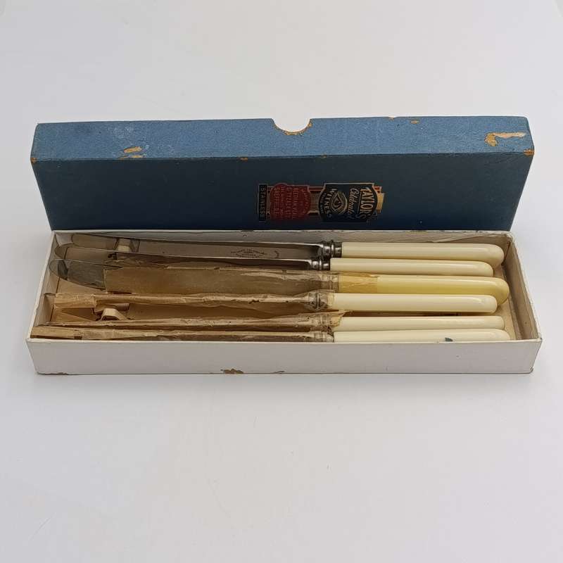Lot of 6 vintage Taylor's celebrated witness knives - never used in original box