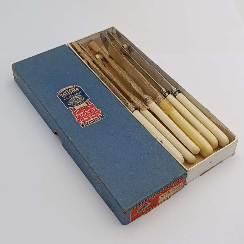 Lot of 6 vintage Taylor's celebrated witness knives - never used in original box