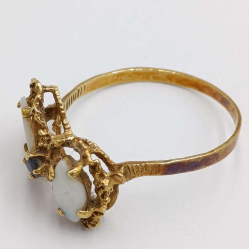 Antique 14kt gold ring with two opals and blue sapphire - weighs 2.3g