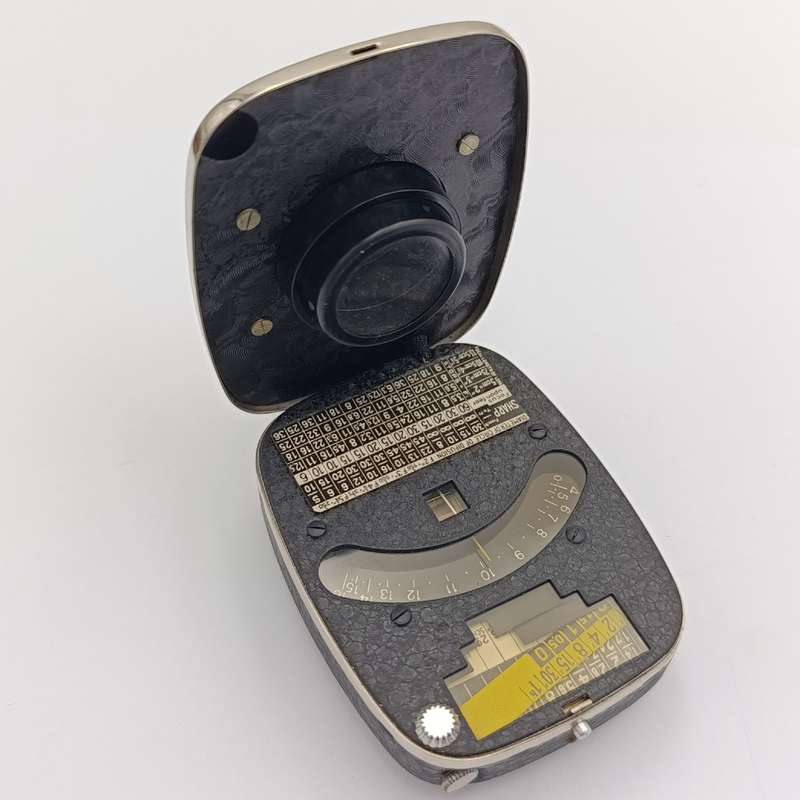 Vintage Electro Bewi photography light meter