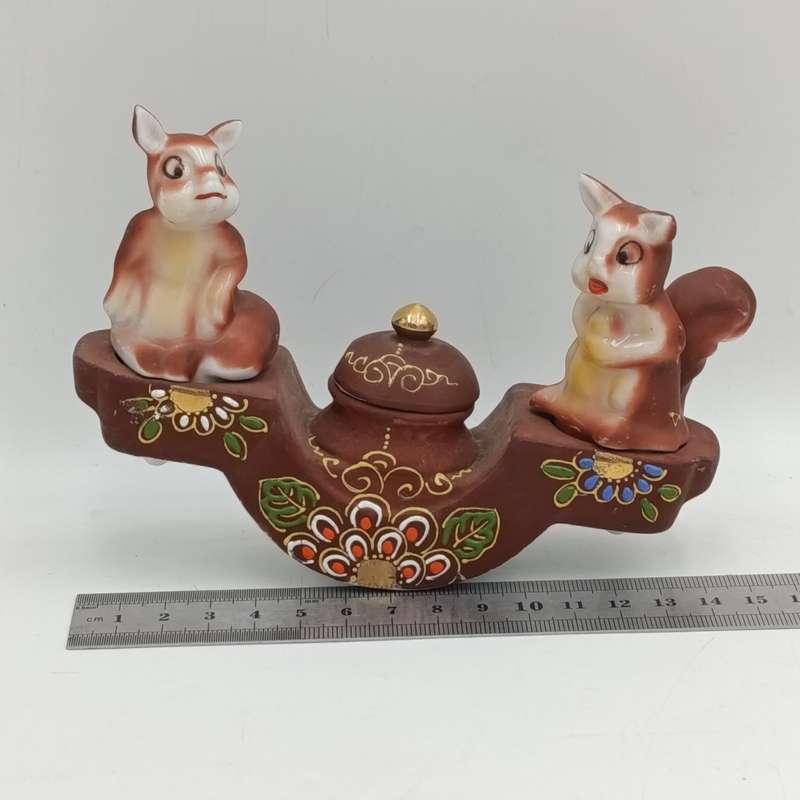 Vintage Chipmunk salt and pepper condiment set