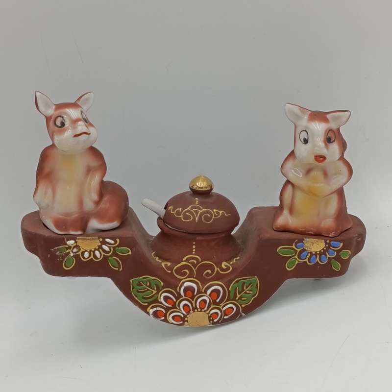 Vintage Chipmunk salt and pepper condiment set