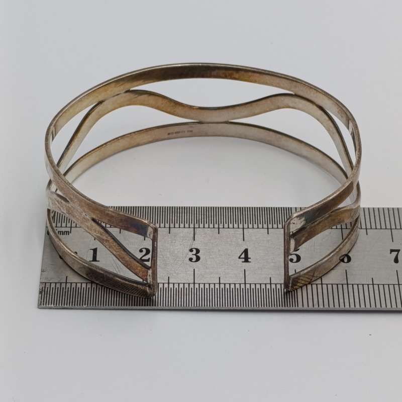 Beautiful Sterling Silver bangle - weighs 19,2grams