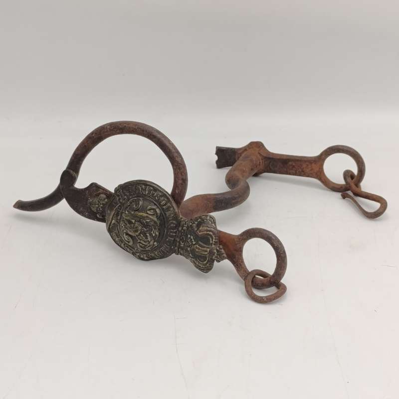 Boer War Victorian horse bit with badge - one side broken