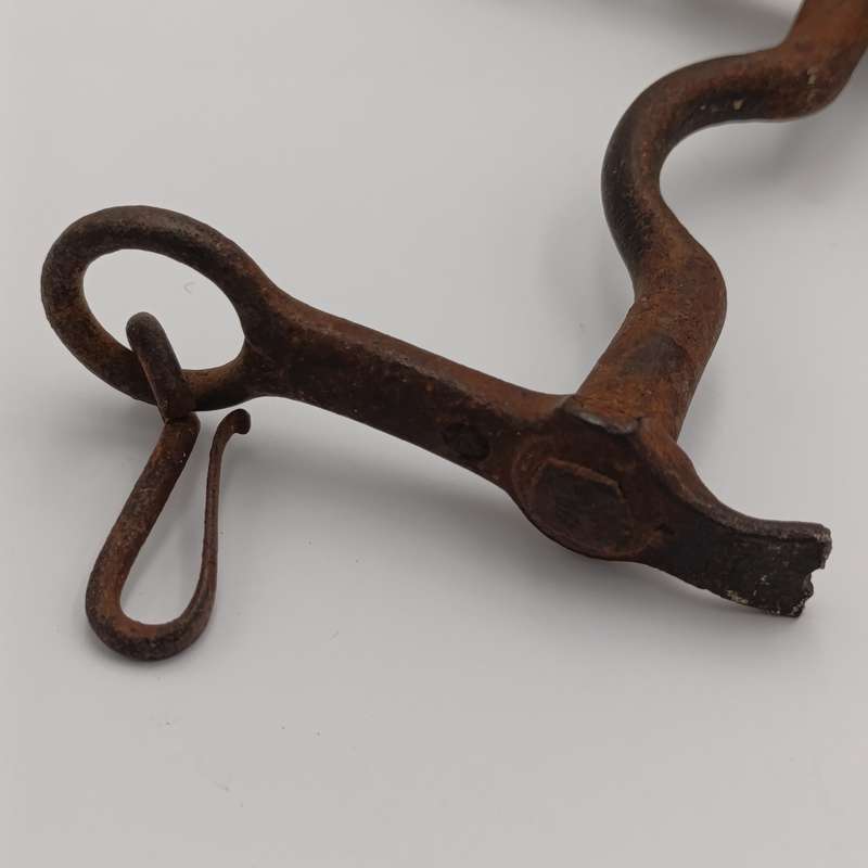 Boer War Victorian horse bit with badge - one side broken