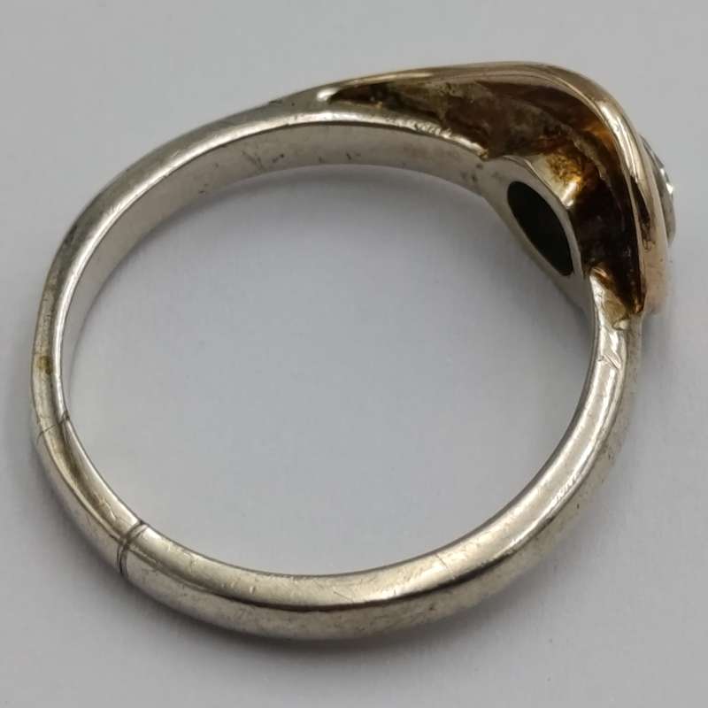 9kt Gold diamond ring with about 0,52ct round brilliant diamond - weighs 4,2g - size P