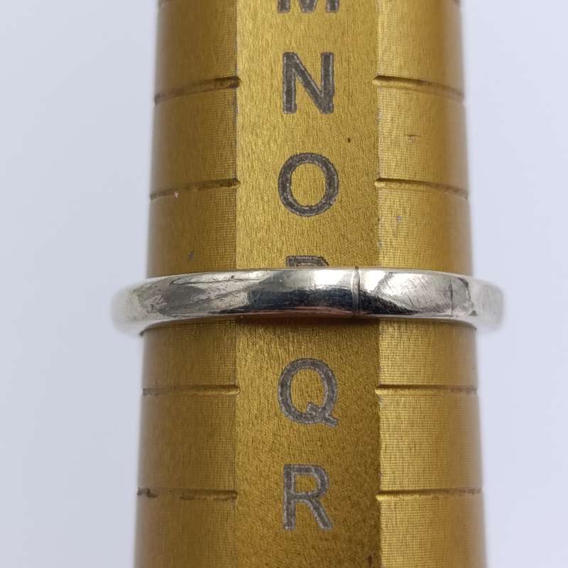 9kt Gold diamond ring with about 0,52ct round brilliant diamond - weighs 4,2g - size P
