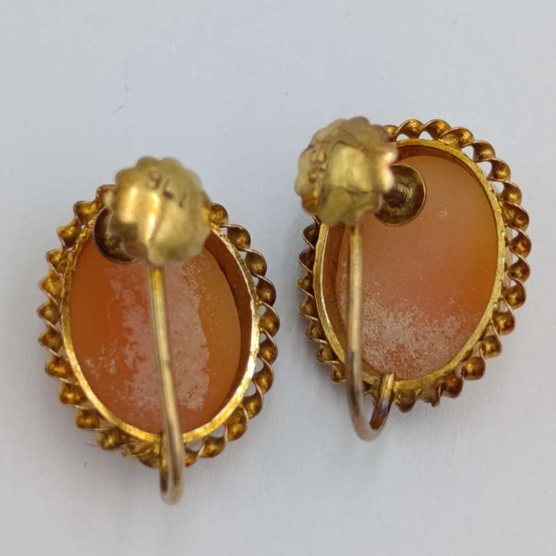 Pair of vintage cameo screw-on earrings in 9kt gold - 3,2g
