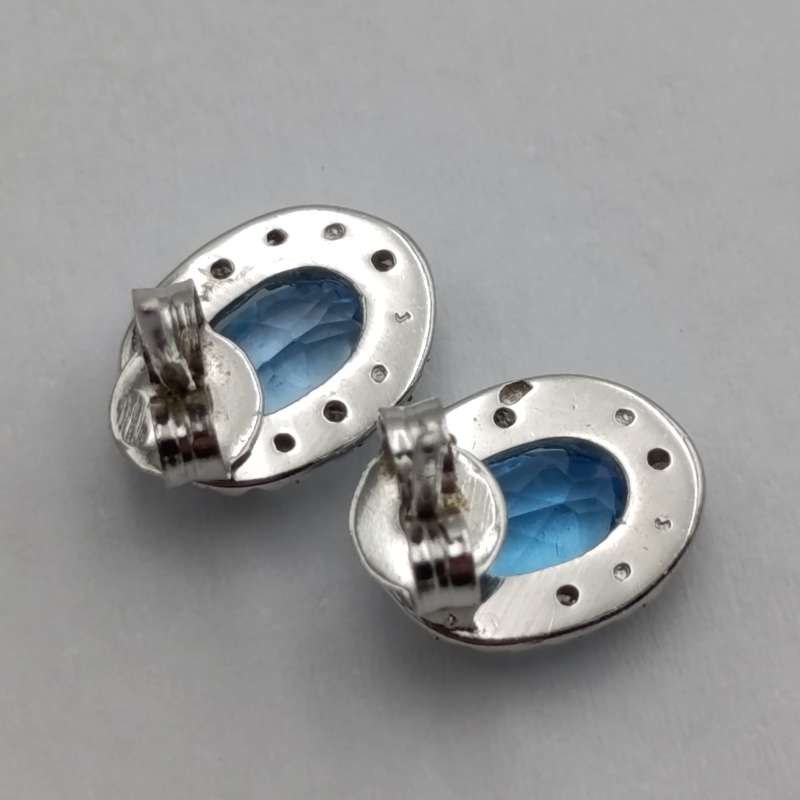 Pair of 9kt white gold earrings with aquamarines weight 1.6g