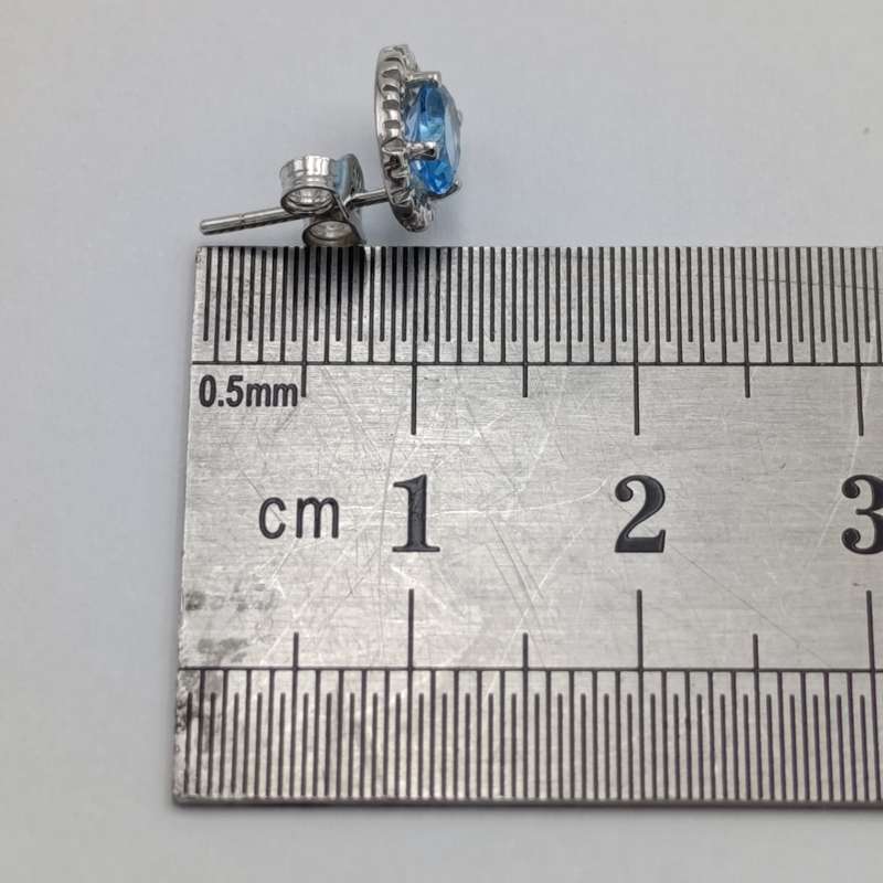 Pair of 9kt white gold earrings with aquamarines weight 1.6g
