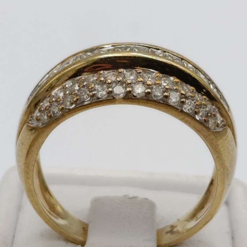 9kt gold ring with a carat of diamonds - weight 5,2g