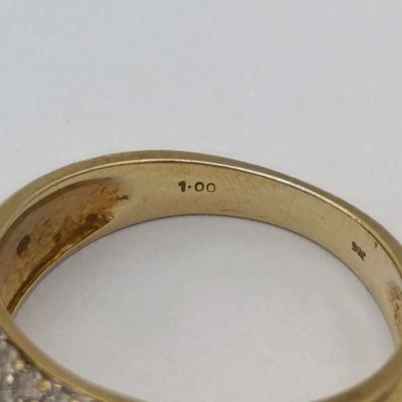 9kt gold ring with a carat of diamonds - weight 5,2g
