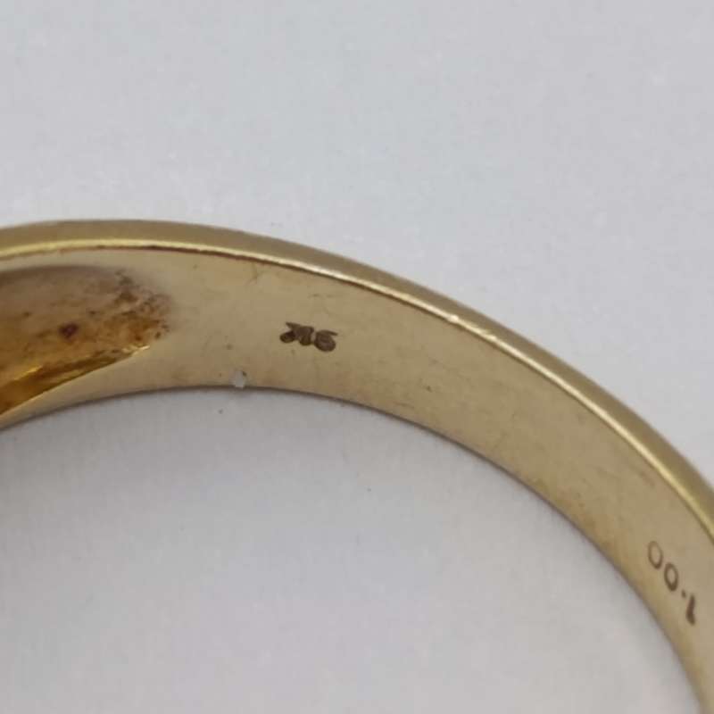 9kt gold ring with a carat of diamonds - weight 5,2g