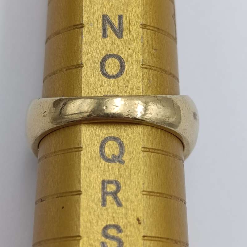9kt gold ring with a carat of diamonds - weight 5,2g