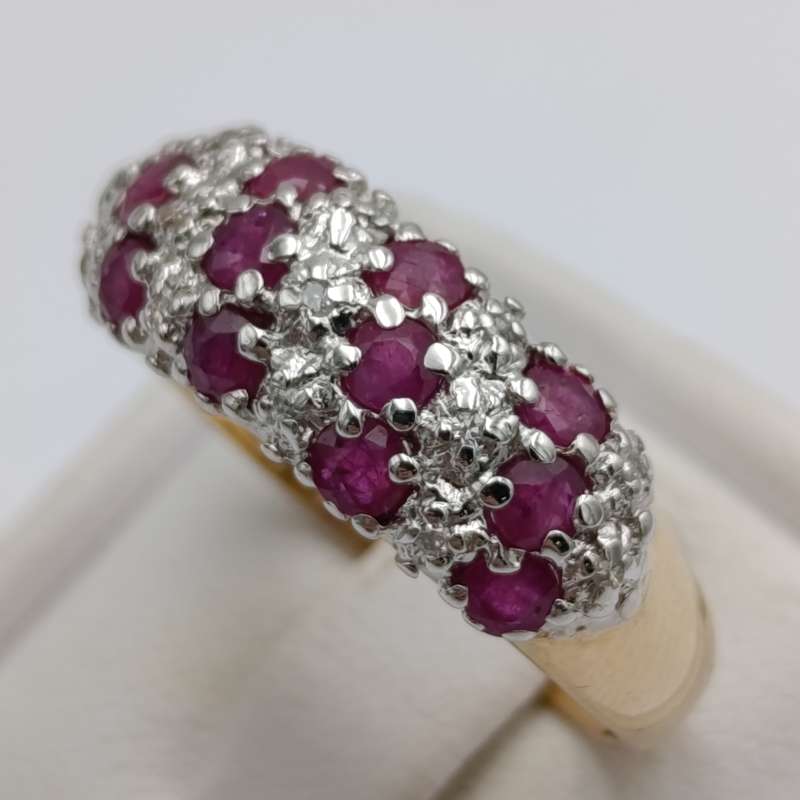 9kt gold ring with 13 diamonds and 12 rubies - weight 3.1g