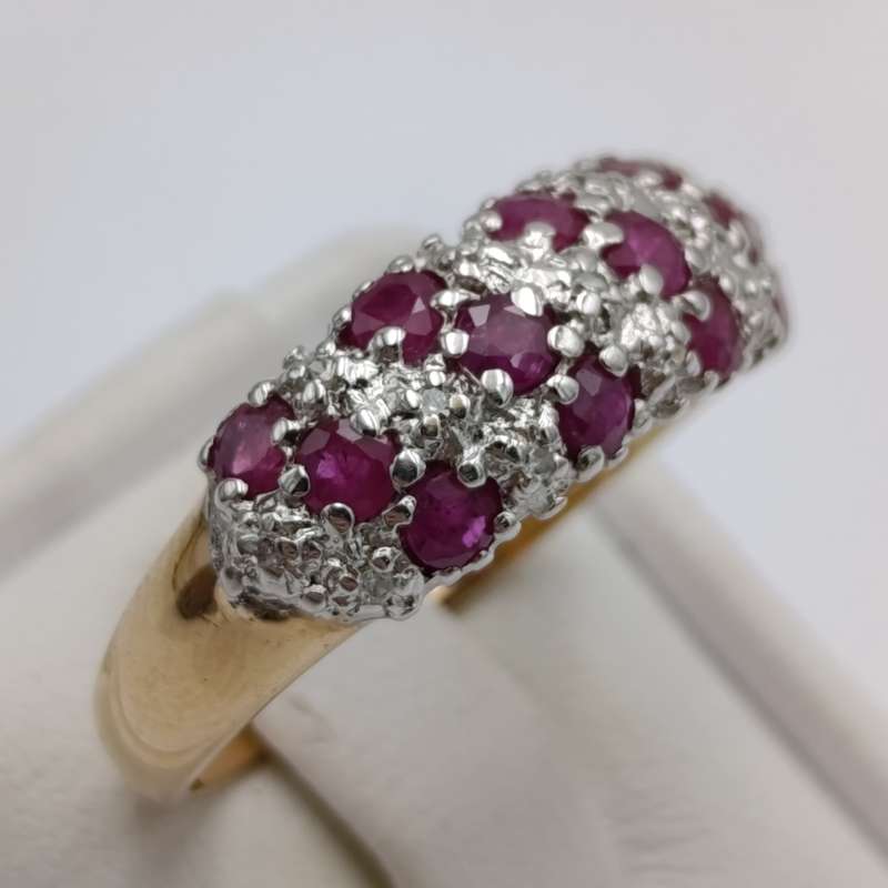 9kt gold ring with 13 diamonds and 12 rubies - weight 3.1g