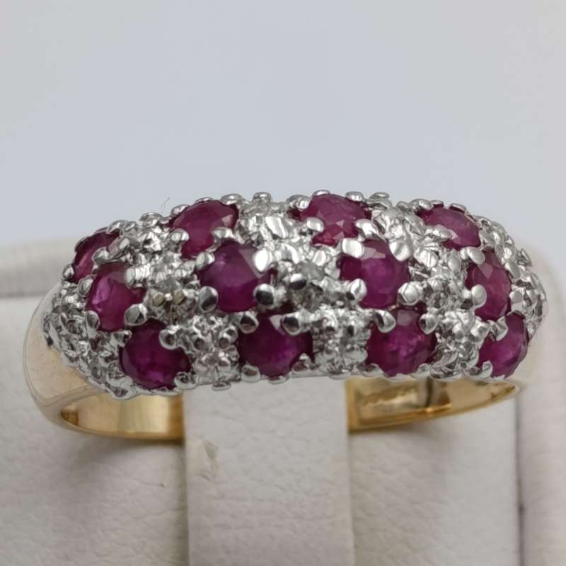 9kt gold ring with 13 diamonds and 12 rubies - weight 3.1g