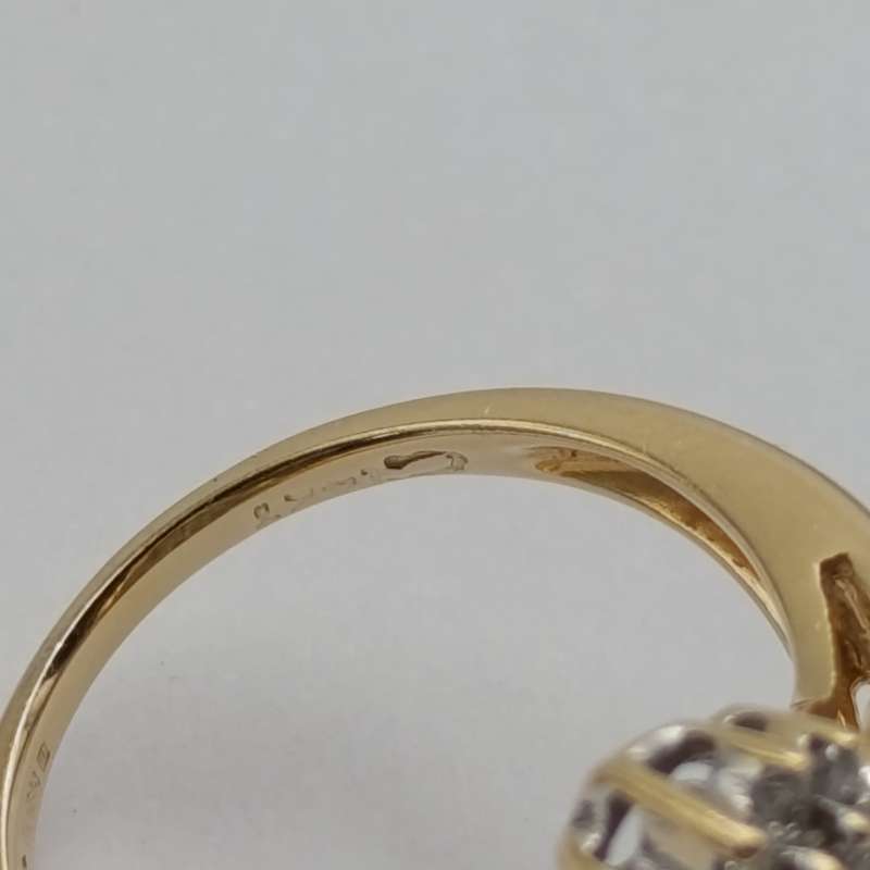 14kt gold ring with 57 diamonds weight 6.3g