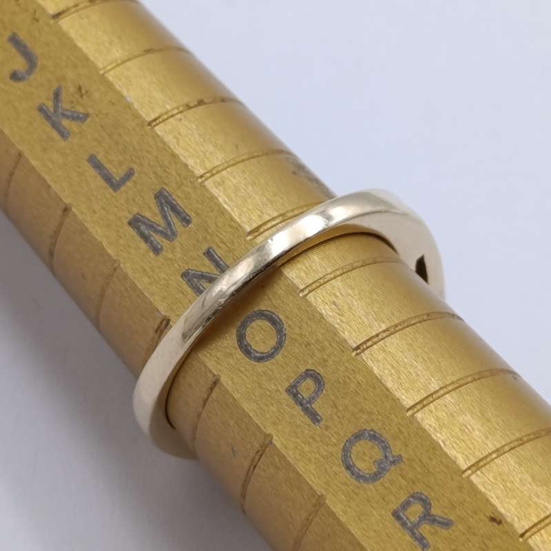 14kt gold ring with 57 diamonds weight 6.3g