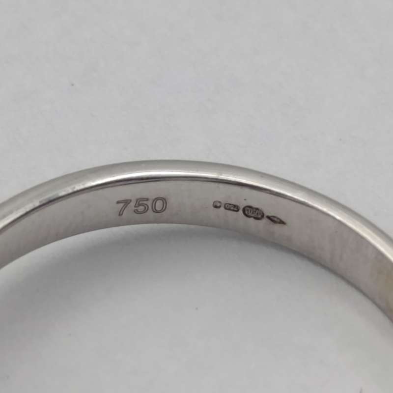 18kt white gold ring with 15 black diamonds and 7 white diamonds - weight 3,2g