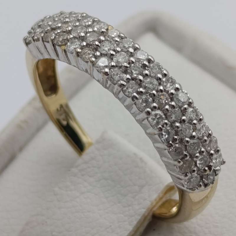 9kt gold ring with 46 diamonds - weight 2,5g
