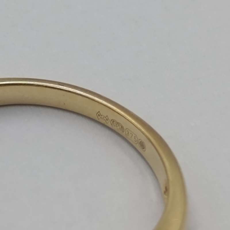 9kt gold ring with 46 diamonds - weight 2,5g