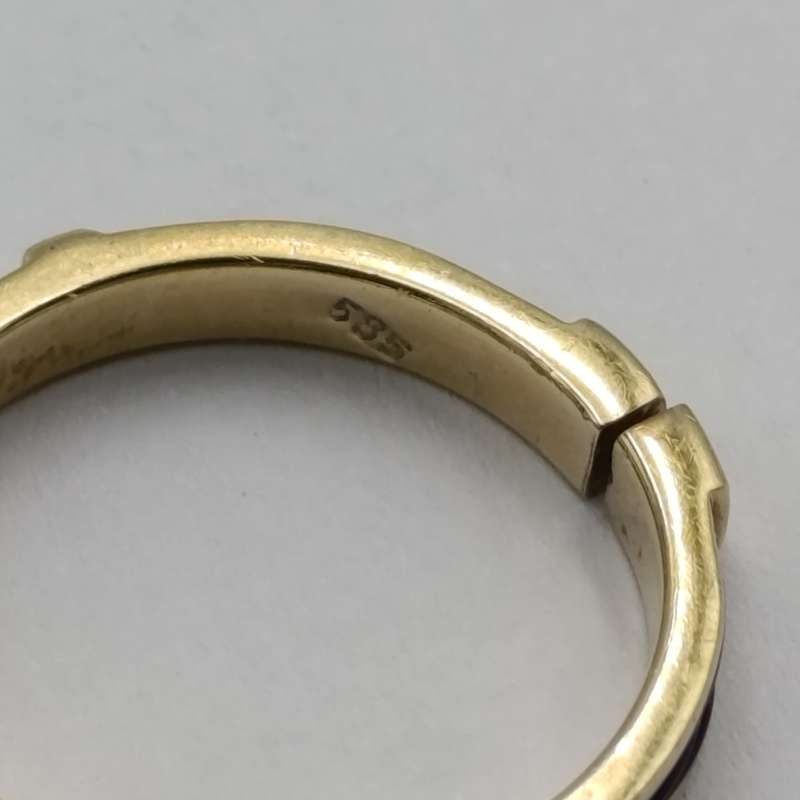 14kt gold ring with elephant hair - weight 3.4g