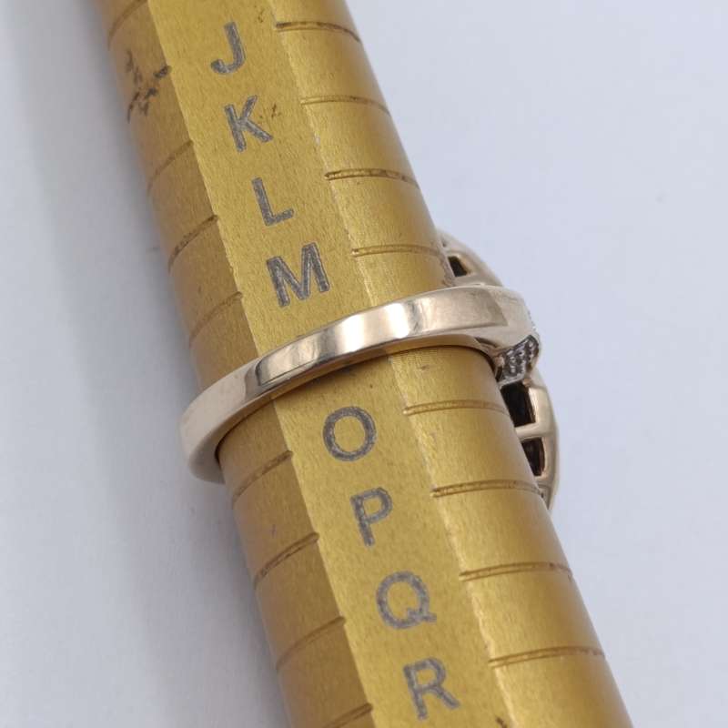 9kt gold ring with centre diamond of almost half a carat plus a further 56 diamonds - weight 7.3g