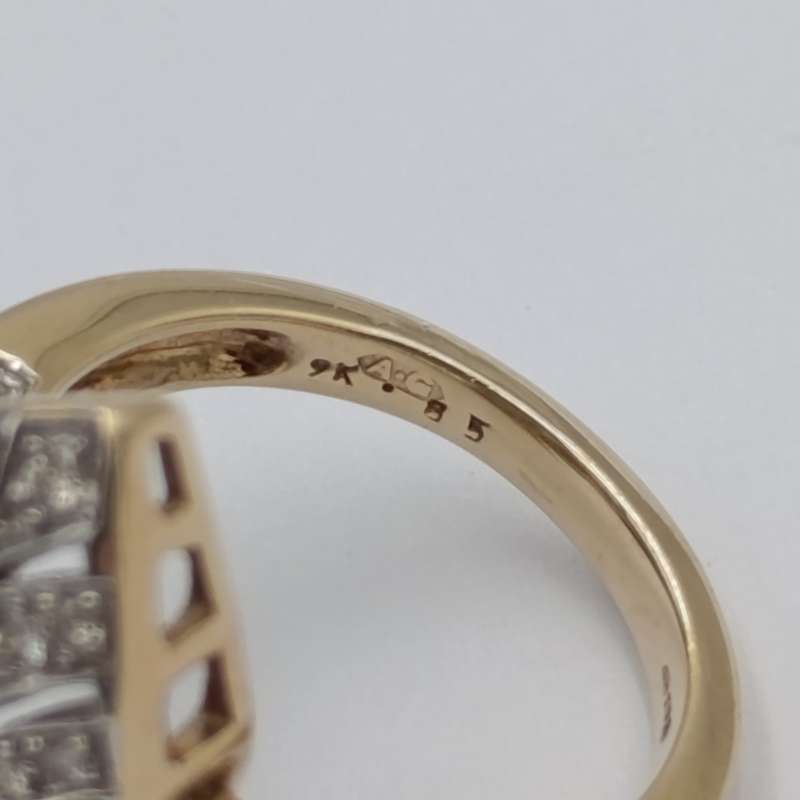 9kt gold ring with centre diamond of almost half a carat plus a further 56 diamonds - weight 7.3g