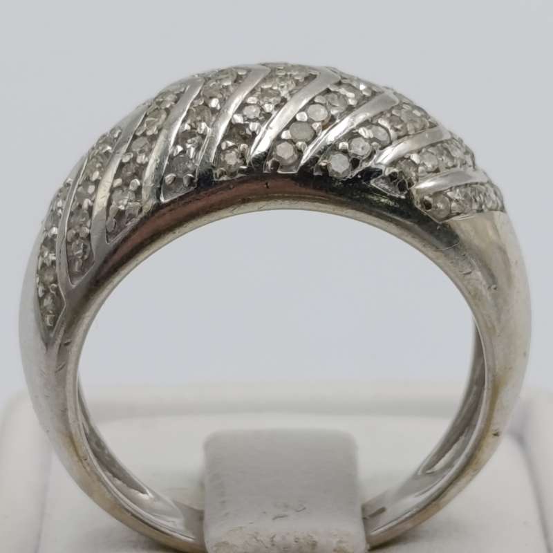 9kt white gold ring with 87 diamonds - weight 5,7g