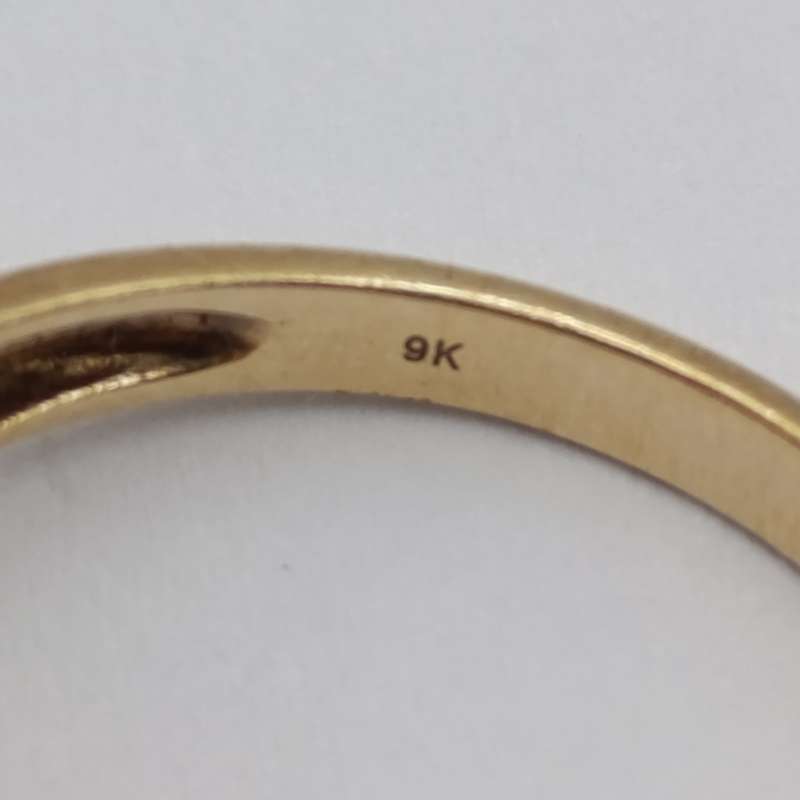 9kt gold ring with 73 diamonds and 7 sapphires - weight 4.0g