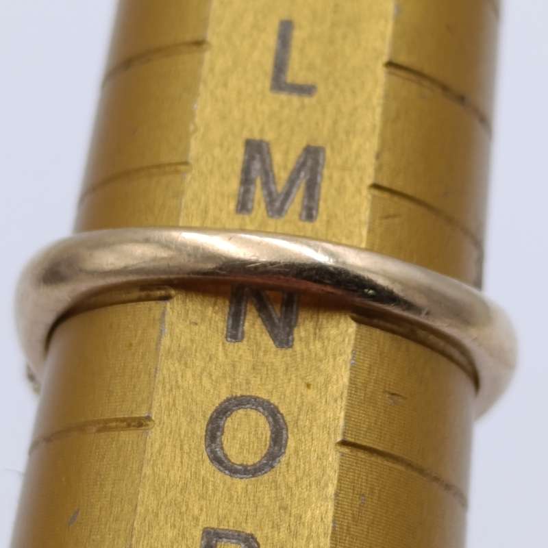 9kt gold ring with 73 diamonds and 7 sapphires - weight 4.0g