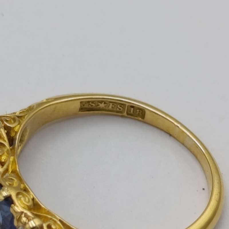 18kt gold ring with 2 diamonds totalling about 40 points and 3 sapphires totalling about 80 points