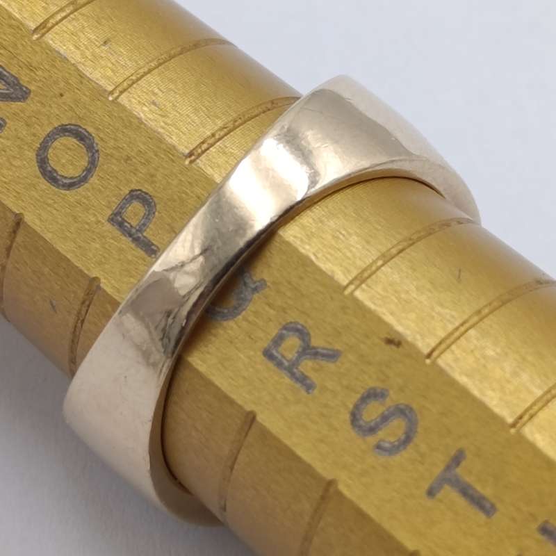 9kt gold ring with 53 diamonds - weight 4,5g size Q