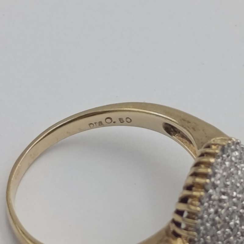 9kt gold ring with half a carat and diamonds - 101 diamonds - weight 4.3g