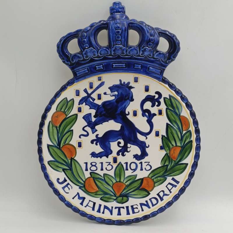Royal Copenhagen Alumima 1813-1913 Je Maintiendrai porcelain crest