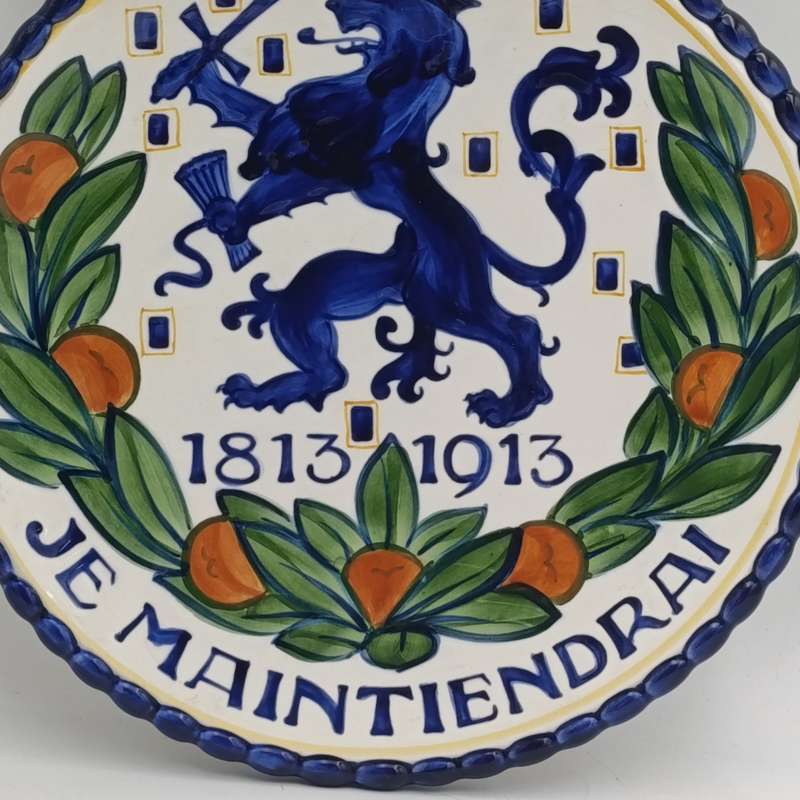 Royal Copenhagen Alumima 1813-1913 Je Maintiendrai porcelain crest