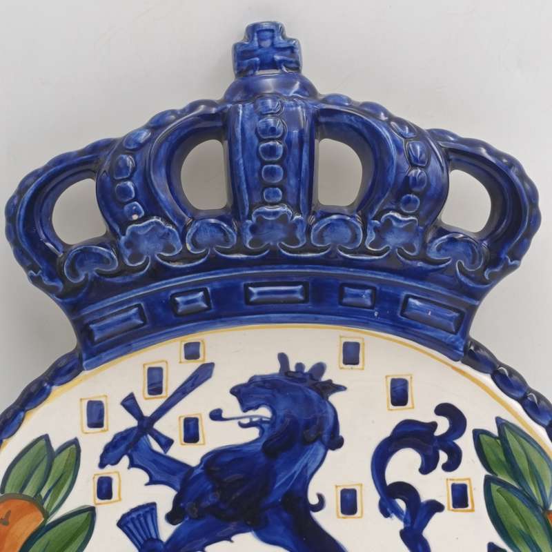 Royal Copenhagen Alumima 1813-1913 Je Maintiendrai porcelain crest