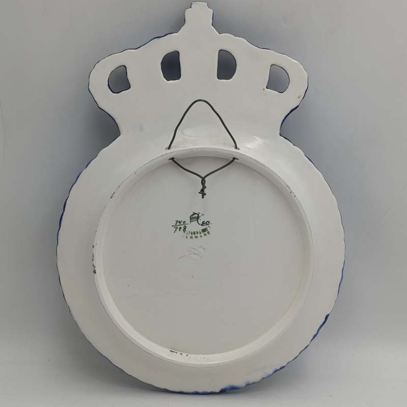 Royal Copenhagen Alumima 1813-1913 Je Maintiendrai porcelain crest