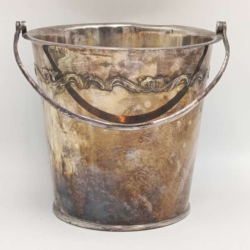 Vintage silverplated ice bucket with torgs