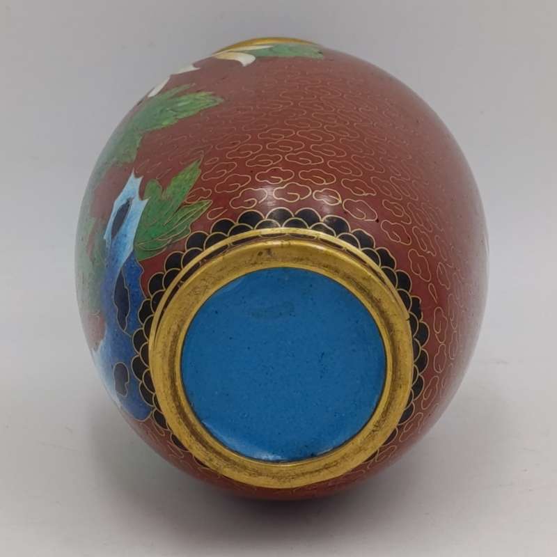 Beautiful vintage Cloisonne flower vase