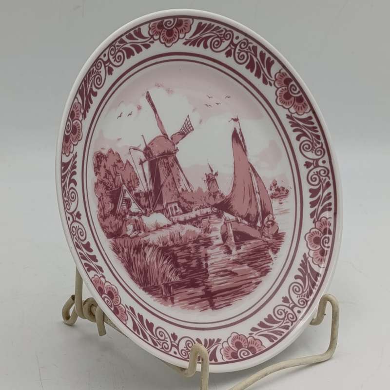 Delft Red Oude Molen Fabriek porcelain plate
