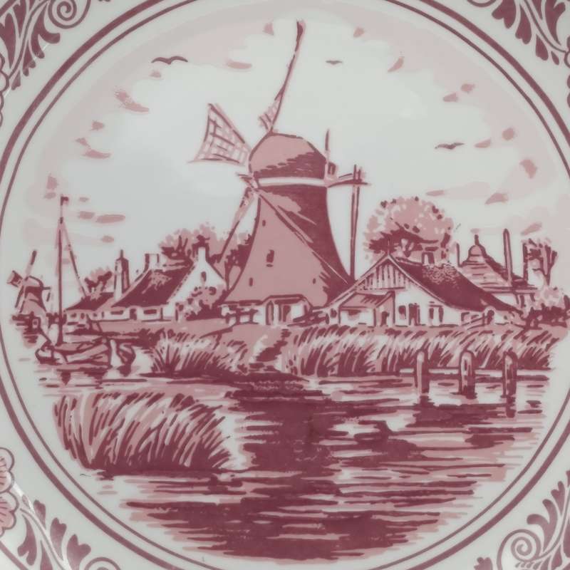 Delft Red porcelain plate - Oude Molen Fabriek