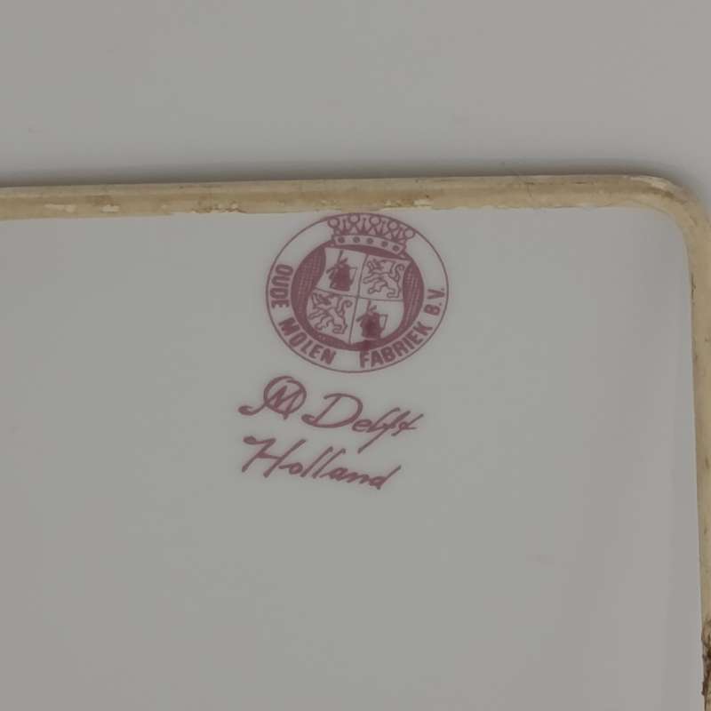 Delft Red porcelain plate - Oude Molen Fabriek