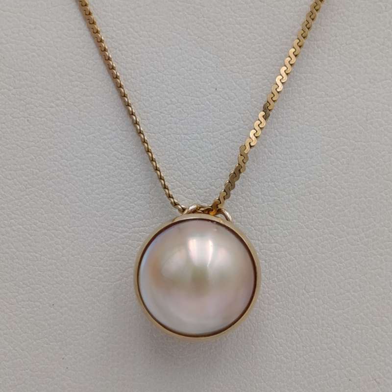 9kt Gold necklace with Mabe pearl pendant - weighs 5.8g